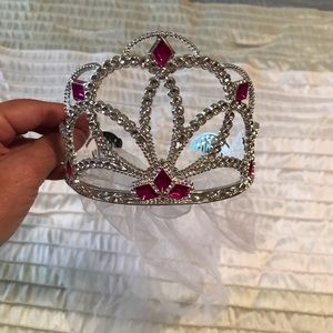 Crown with veil